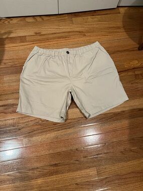chubbies Men's Light Khaki Flat-Front Elastic-Waist Shorts